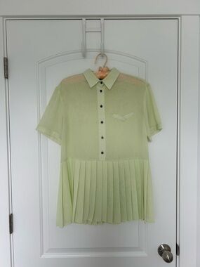 Dolores Haze Pleated Short-Sleeve Button-Up Tunic Blouse in Light Lime
